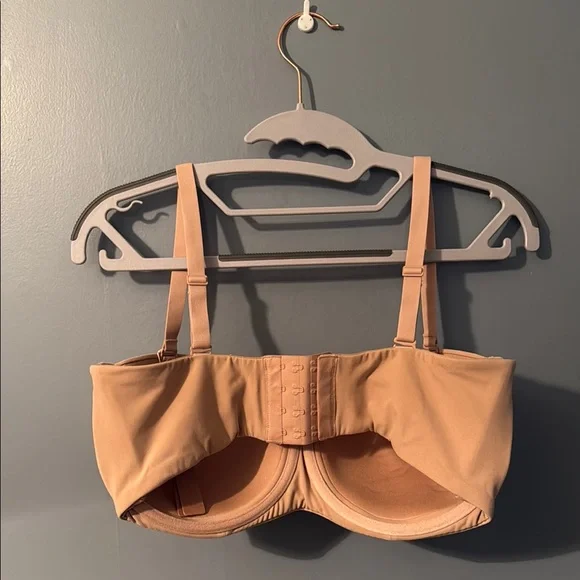 NWT 38DD SKIMS Fits Everybody Strapless Bra in Clay - Picture 3 of 6